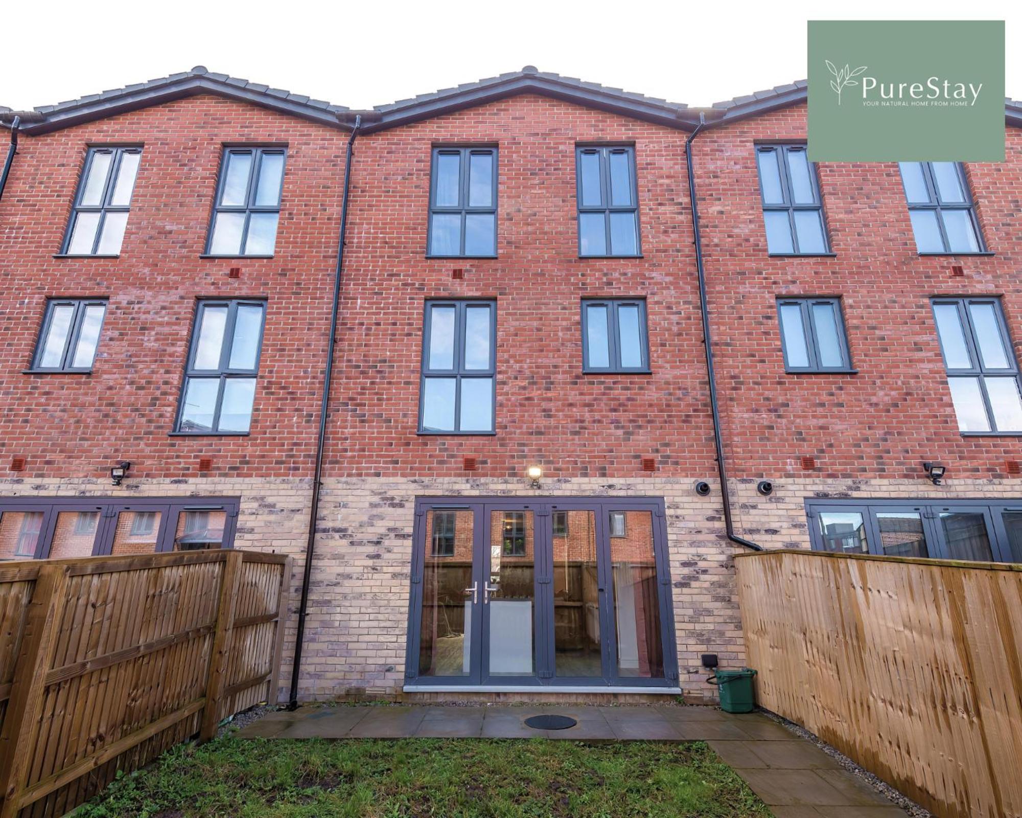 Stunning Five Bedroom Manchester House With Free Parking By Purestay Short Lets & Serviced Accommodation מראה חיצוני תמונה