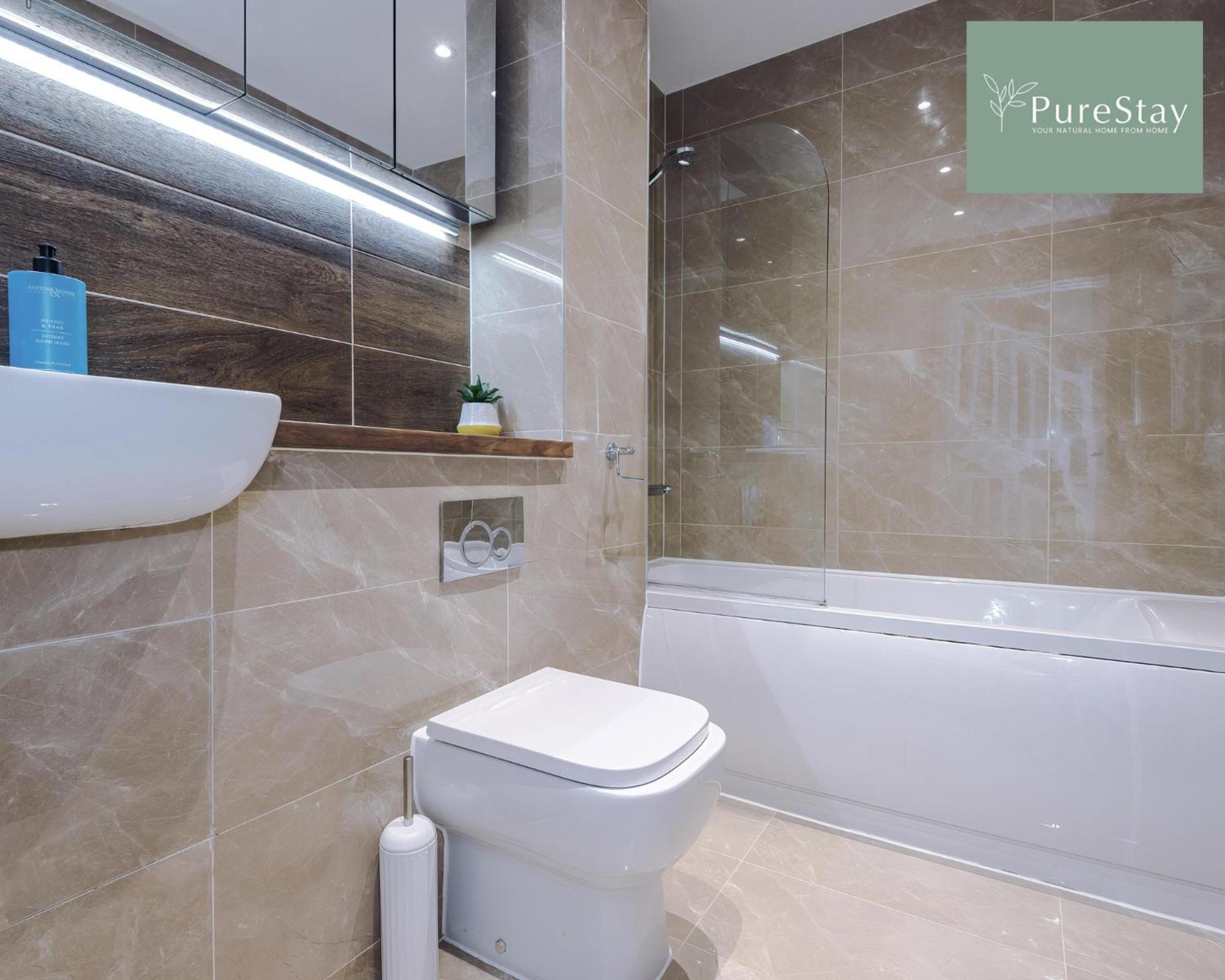 Stunning Five Bedroom Manchester House With Free Parking By Purestay Short Lets & Serviced Accommodation מראה חיצוני תמונה