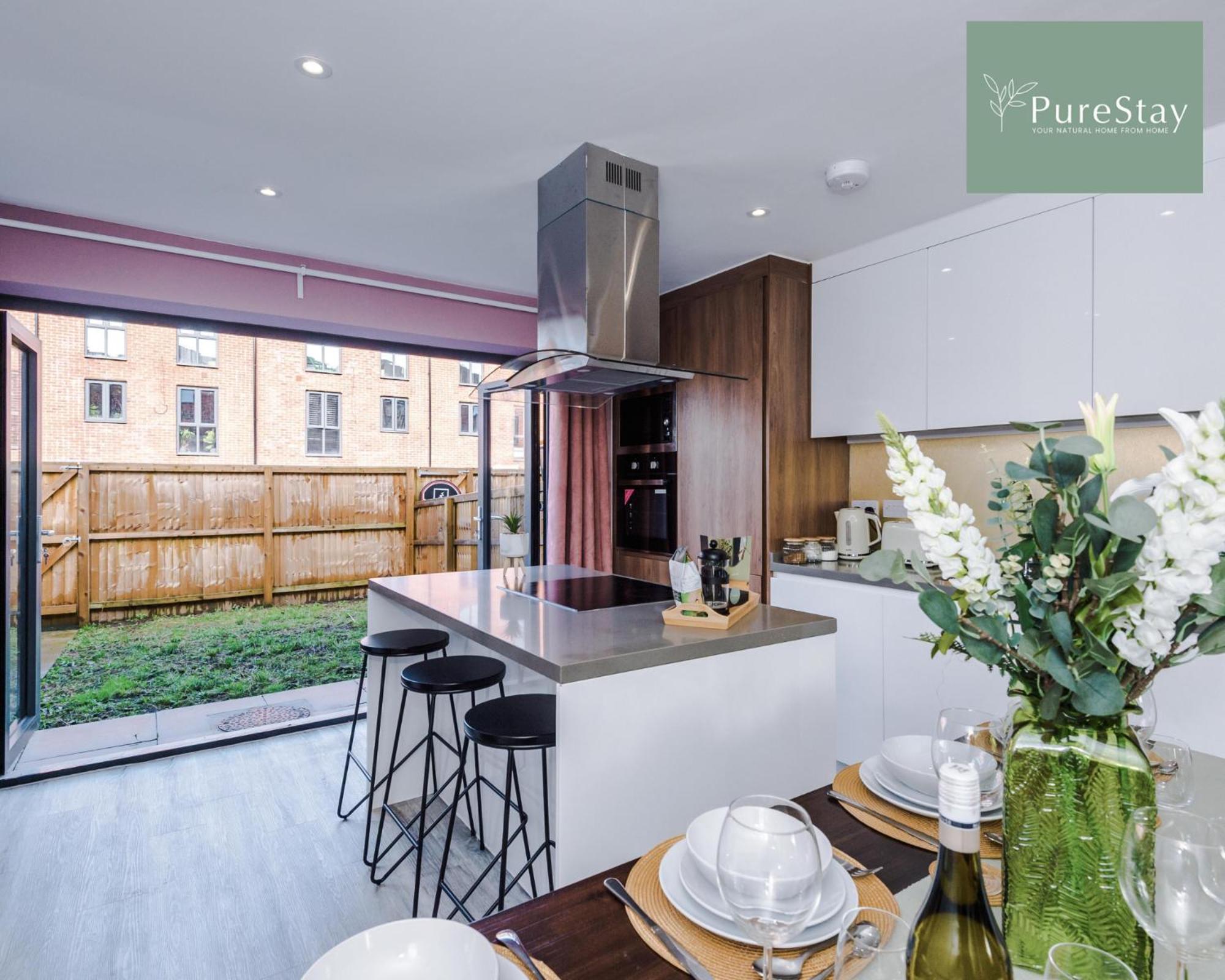 Stunning Five Bedroom Manchester House With Free Parking By Purestay Short Lets & Serviced Accommodation מראה חיצוני תמונה